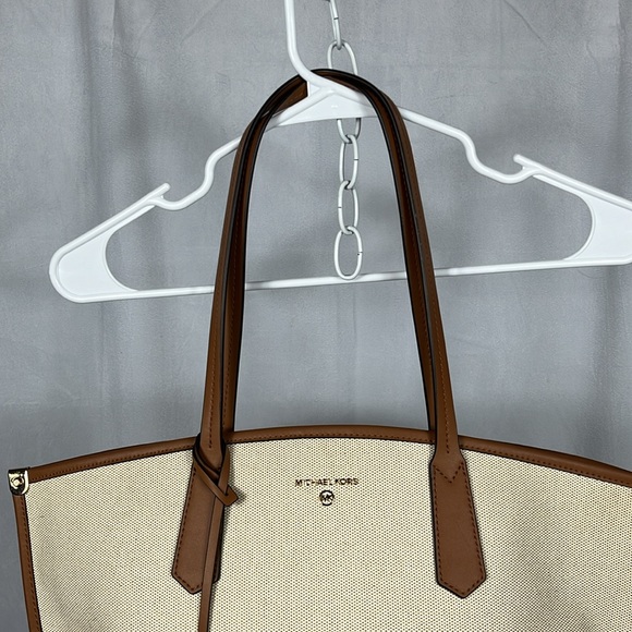 Michael Kors Jane Large Canvas Tote Bag. - Picture 7 of 11